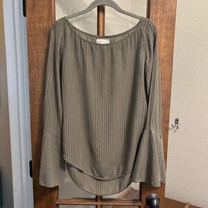 Cloth and Stone Belled Sleeve Tercel Top, Size M